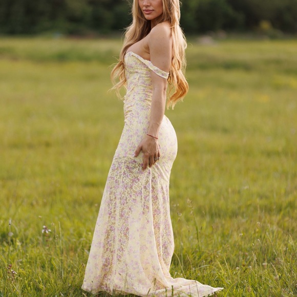 Elegant Floral Off-Shoulder Dress - Picture 7 of 7